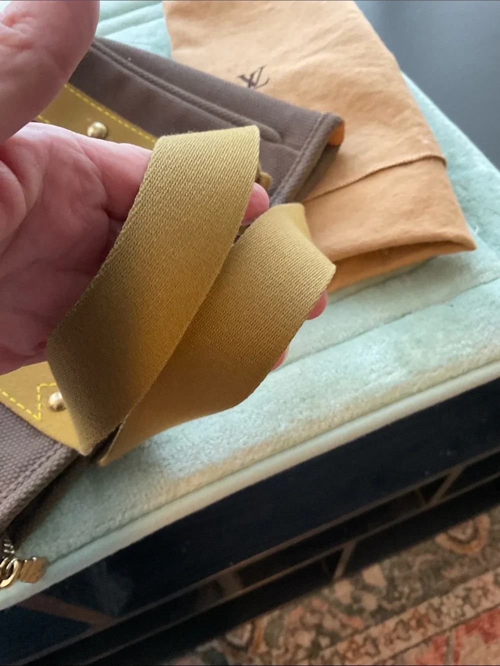 LV hand bag 8X10 excellent condition